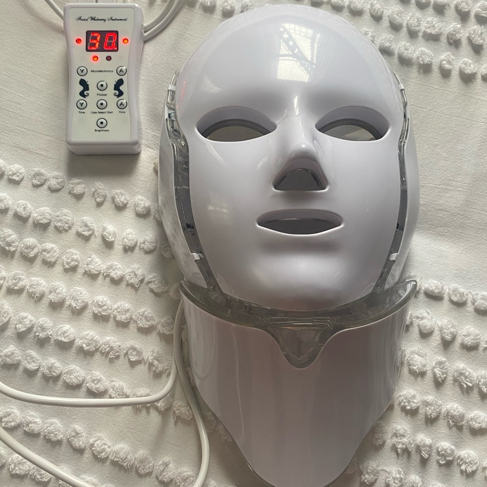 Colorful LED Beauty Mask - Picture 3 of 6